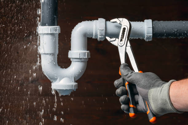 Professional Burst Pipe Repair technician working in Warda, TX